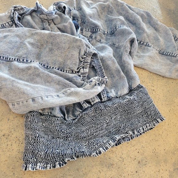 Zenana Womens Denim Cropped Cuntry Style Blouse Shirt Size Medium - Picture 2 of 4